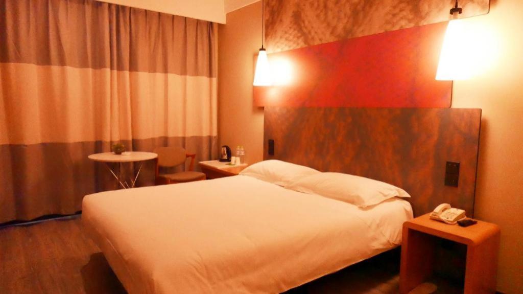 Ibis Nanchang Zhongshan Road Pedestrian Street Hotel Exterior photo